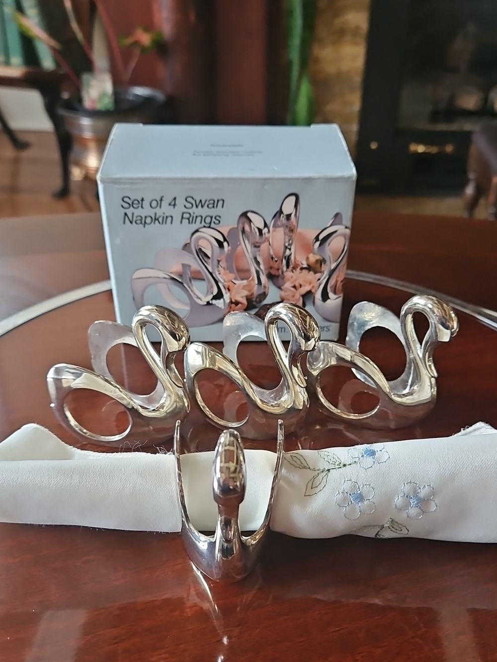 VTG Wm. A. Rogers Oneida Silverplate Swan Napkin Rings with Original Box